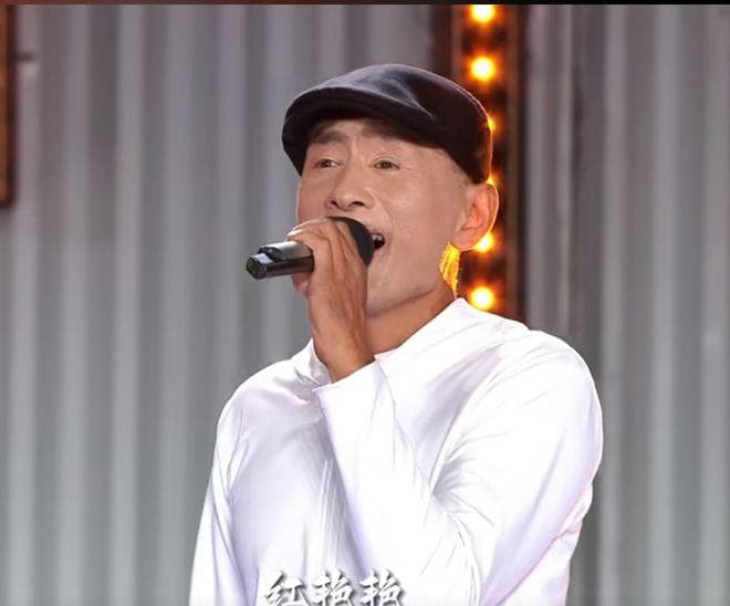 从“星光大道”冠军到人设崩塌：阿宝的娱乐圈沉浮录