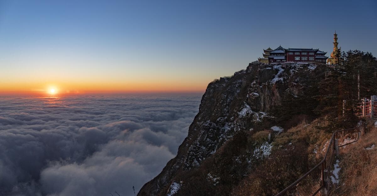 峨眉山旅游攻略：如何玩转四川最美的佛教名山