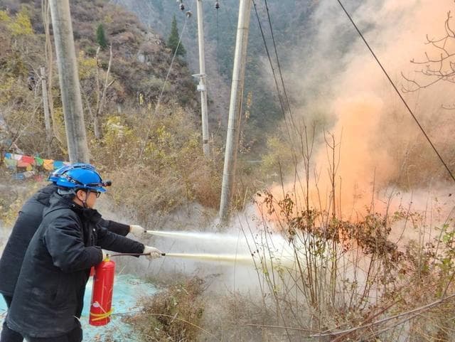空地联动 开展森林草原输配电线路防灭火联合应急演练