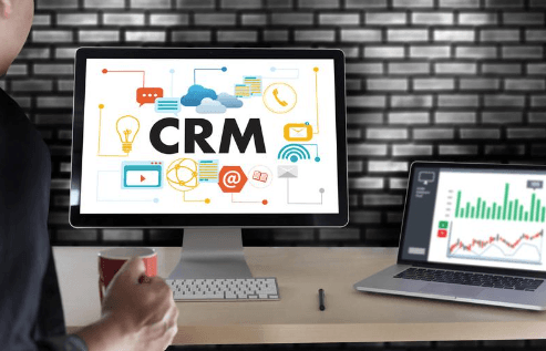 在CRM系统中，如何设置权限管理以确保办公耗材客户数据的安全性和隐私保护