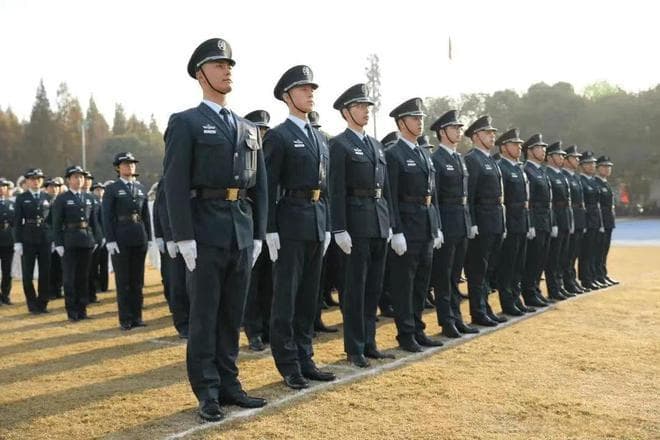 军队文职到底怎么样，值不值得报考？
