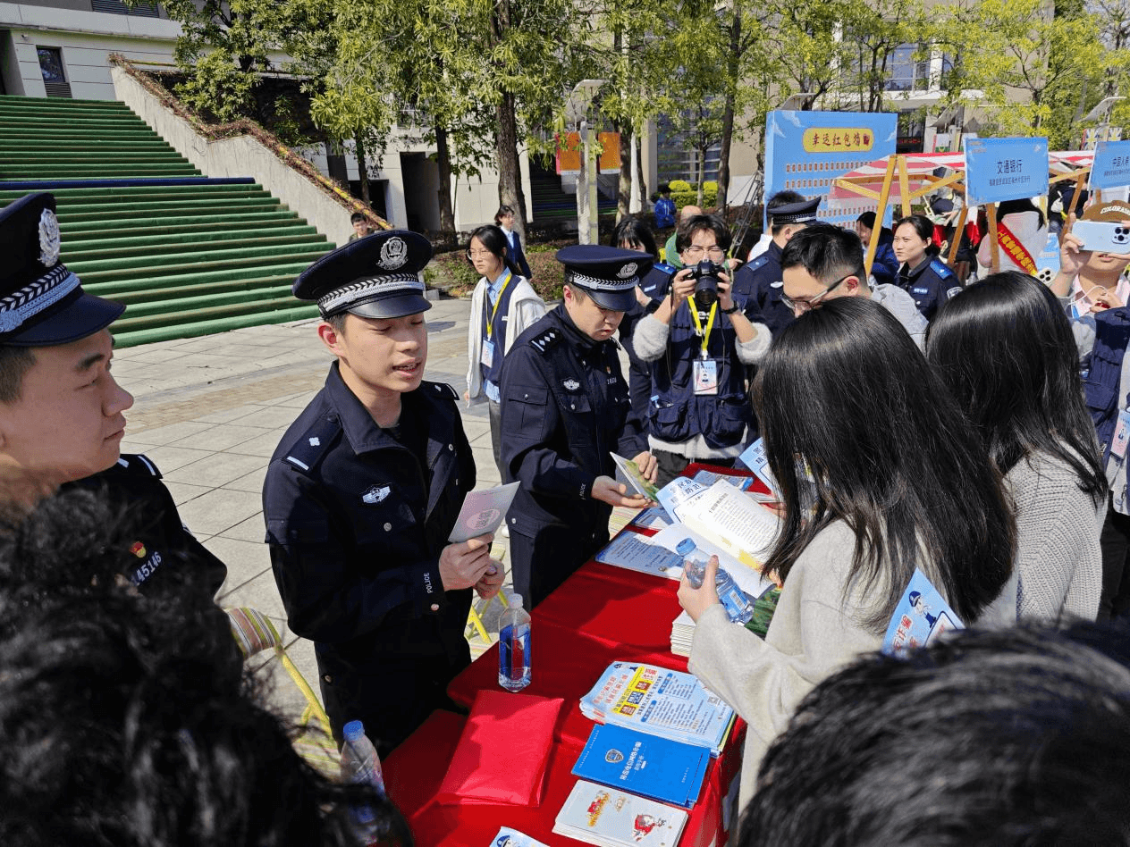 反诈宣传走进校园，大学生这些 “防骗经”要记牢