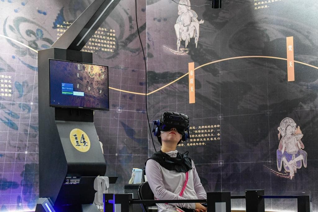 戴上VR游敦煌 “寻境敦煌”数字展受追捧