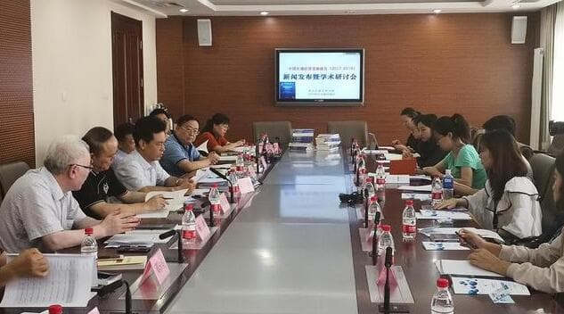 特色小镇建设过程中存在的问题？应坚守怎样的核心策略？