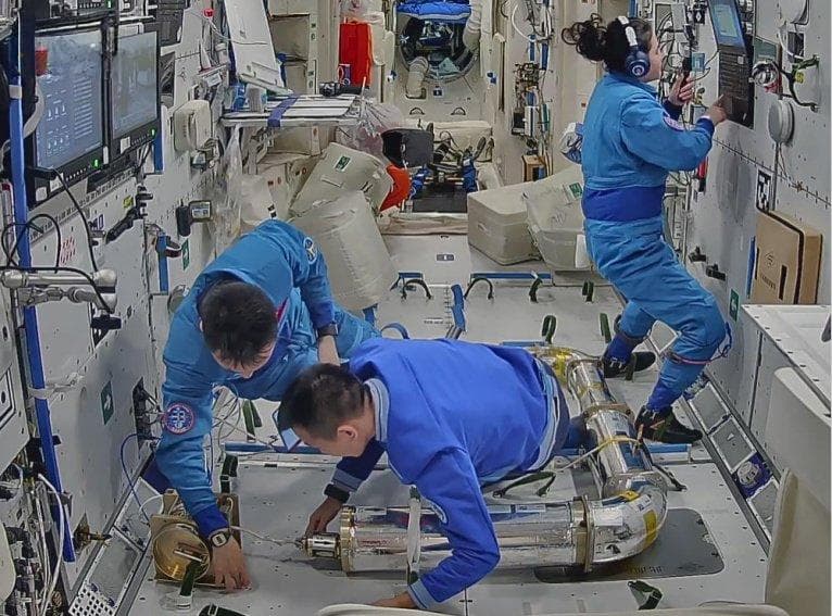 我国空间站成功开展首个舱内特种作业机器人在轨试验
