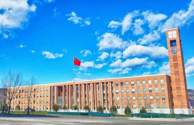 2025年全国重点大学排名出炉！中科大退居第9，燕山大学排名61