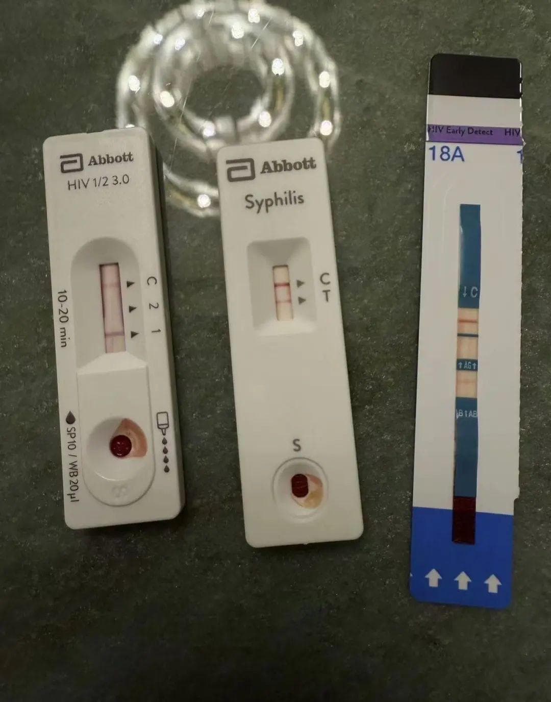HIV试纸完成显色后，第二道杠还会消失吗？