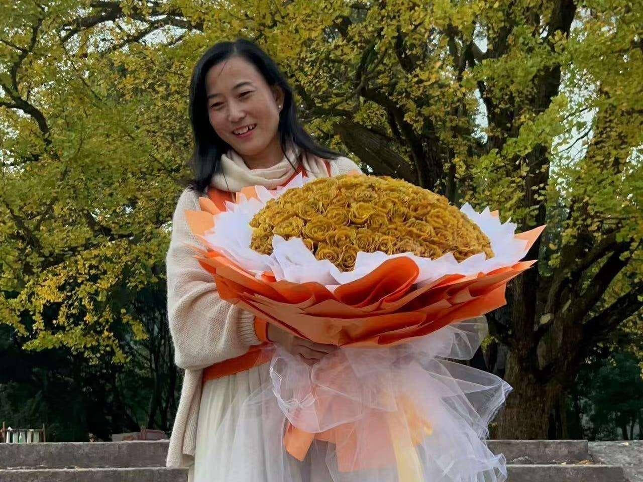 将银杏叶变玫瑰 义乌花艺师有双巧手