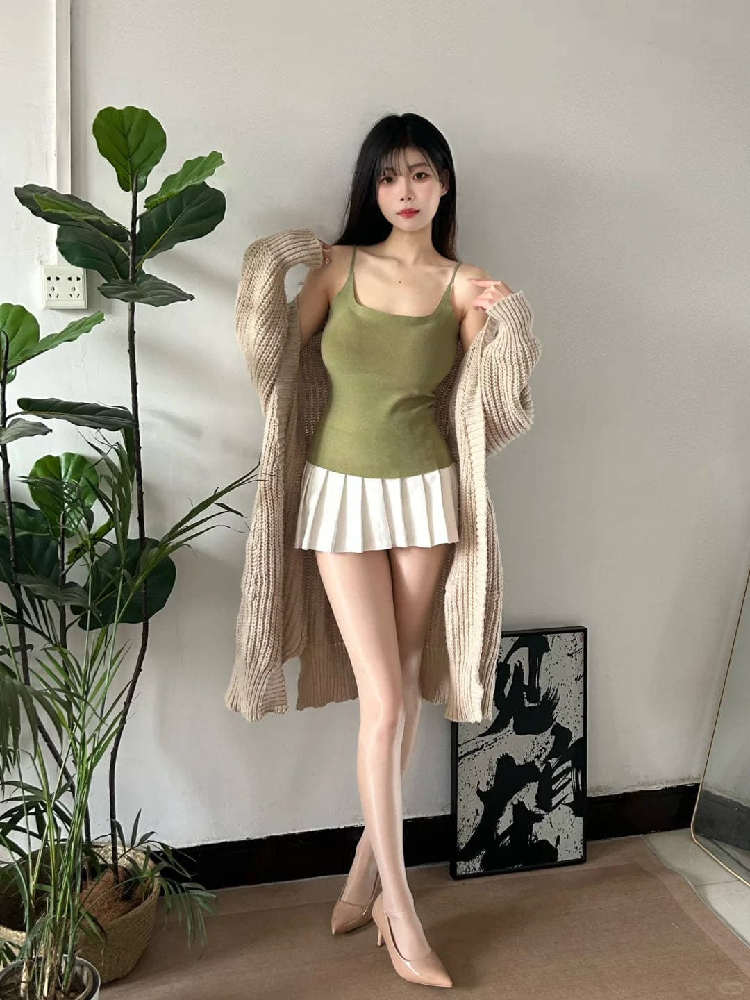 温柔甜妹风穿搭：吊带 + 百褶裙 + 针织开衫的春日浪漫
