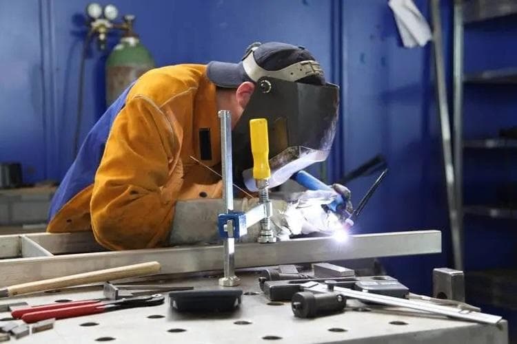 焊条焊接与 Mig：2025 年初学者简单指南