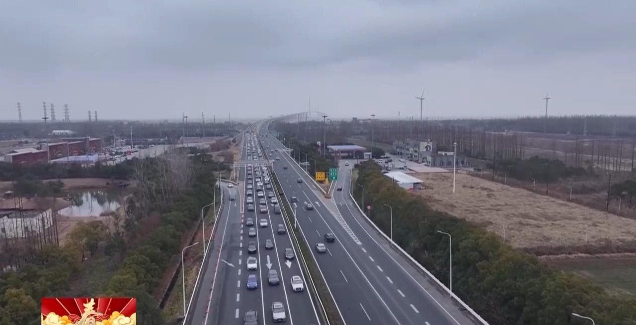 自驾返程高峰来临 车辆在路上发生故障咋办？牢记九字诀→