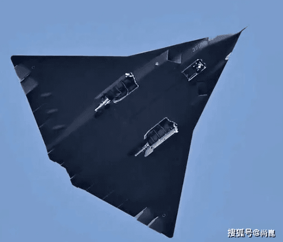 歼-20S与成飞新战机再次试飞，空速管到底取消了没？