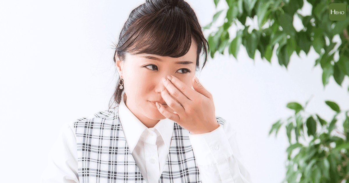 眼睛痒、不停揉眼？医生推荐一个简单方法快速缓解痒感，但别忘了清洁的重要性