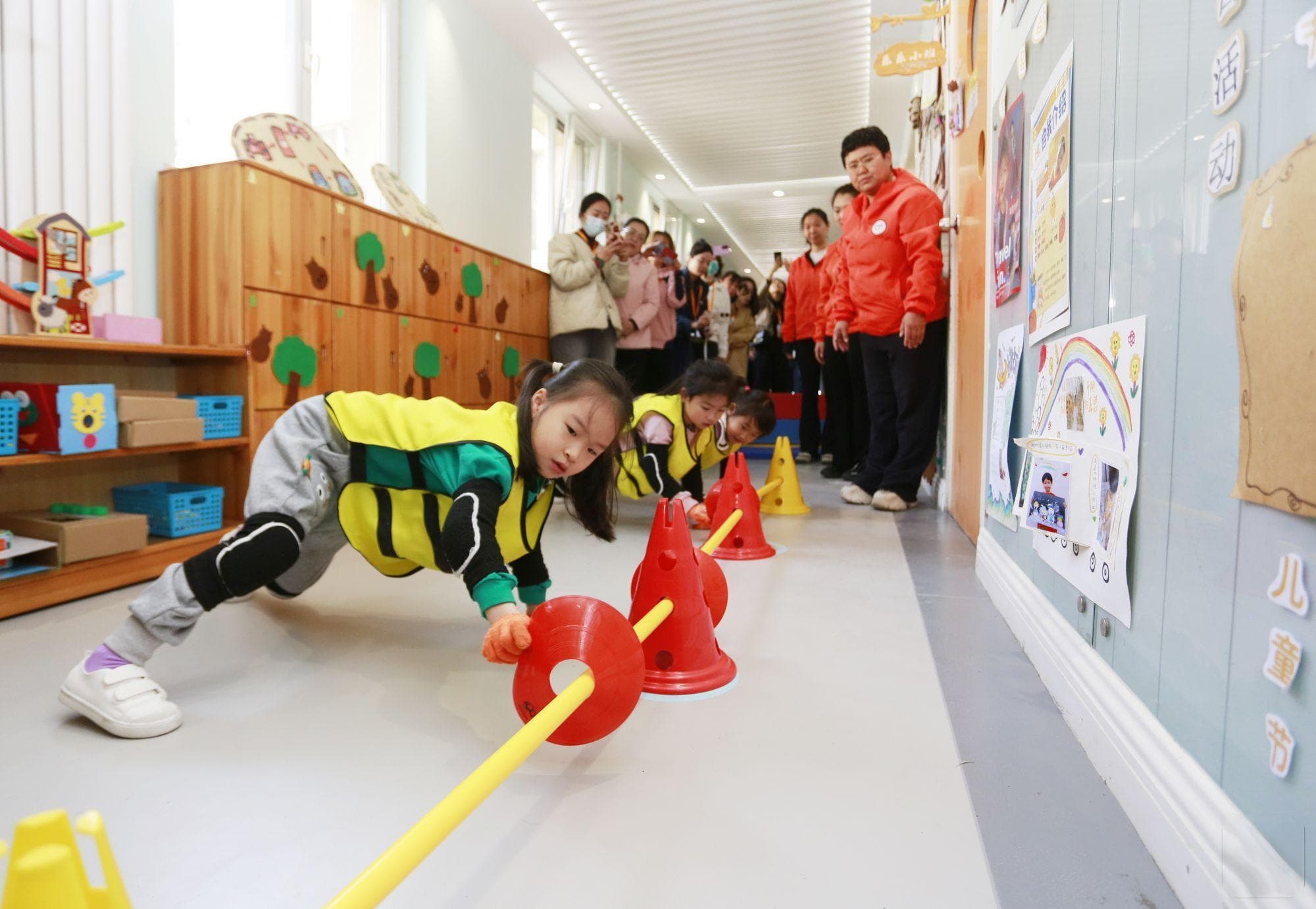 巧用室内场地 让孩子把体质健康“玩出来”
