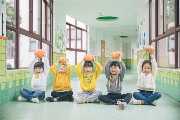 being done和done作状语区别