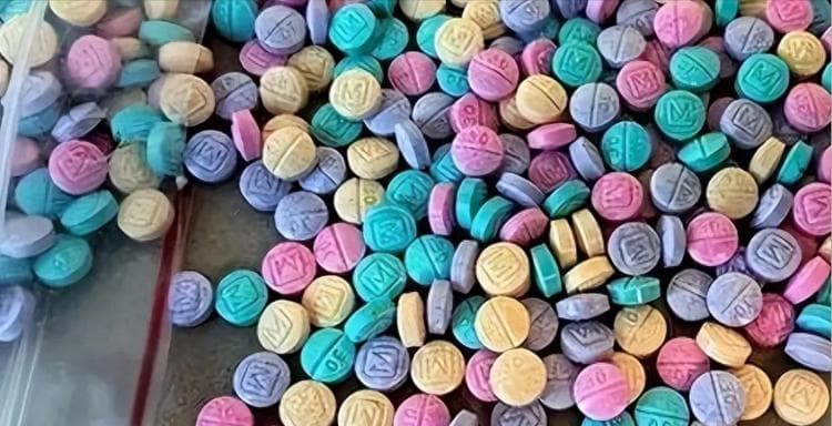 2毫克足以致死！“致命”芬太尼沦为新型毒品，美国正被“摧毁”