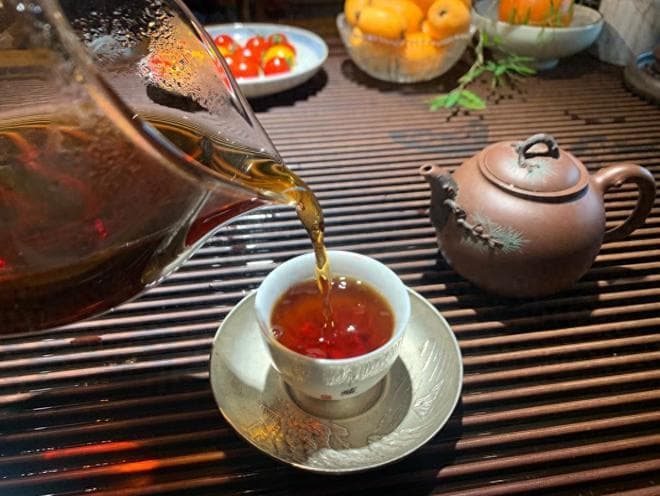 年龄越大越要少喝茶？医生建议：年过50岁，这4种茶最好少喝