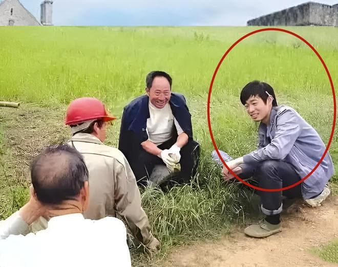 耶鲁毕业生秦玥飞：放弃百万年薪，扎根贺家山村14年