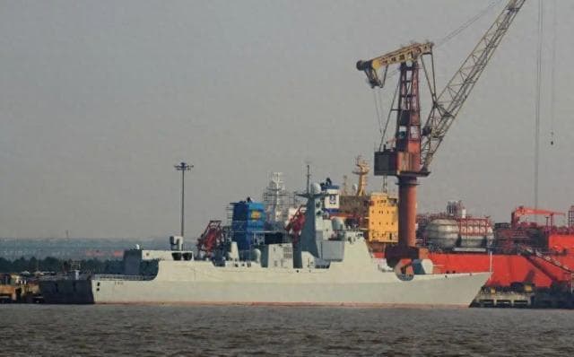 055大驱诞生晚进度落后，我国权衡利弊后大建052D过渡，真的吗？