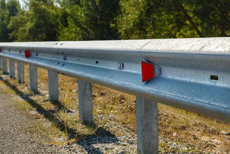 高速公路波形护栏轮廓标的分类及设置情况