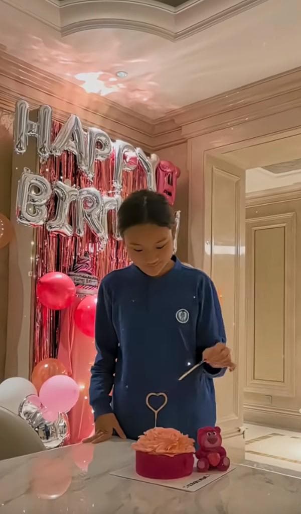 甜馨12岁：李小璐贾乃亮共同为女儿庆生