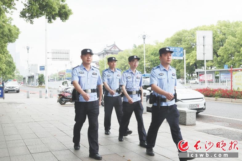 《守护解放西》何以火出圈