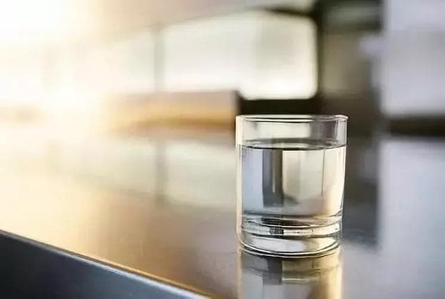 大量喝水到底能不能解酒？