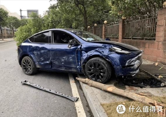 新能源汽车遇到紧急情况，该如何逃生！