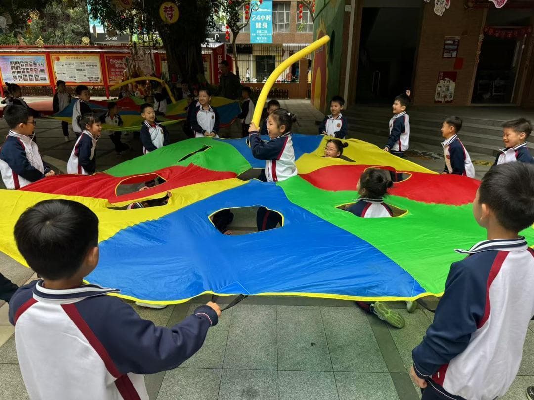 课间如何“挤出”5分钟？如何避免老师拖堂？| 新规落地 记者直击