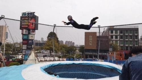 全国最大户外风洞在穗启用，可让200斤体验者腾空20米