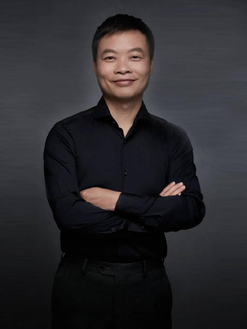何小鹏的蜕变：从造梦者到全能CEO的艰辛之路