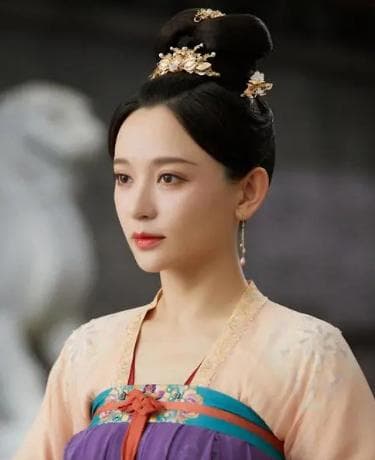 风起霓裳：古代华服的绚烂篇章