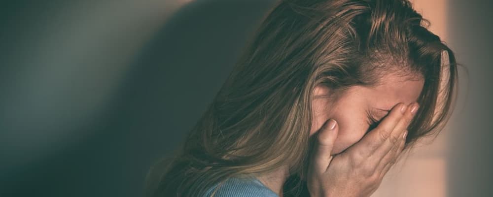 女性中气不足的六个症状：腰酸背痛，面色灰黑！中气下陷，内脏下垂！