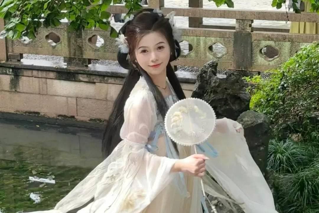 9个汉服拍照姿势，展现甜美古风，轻松拍出温婉美照！