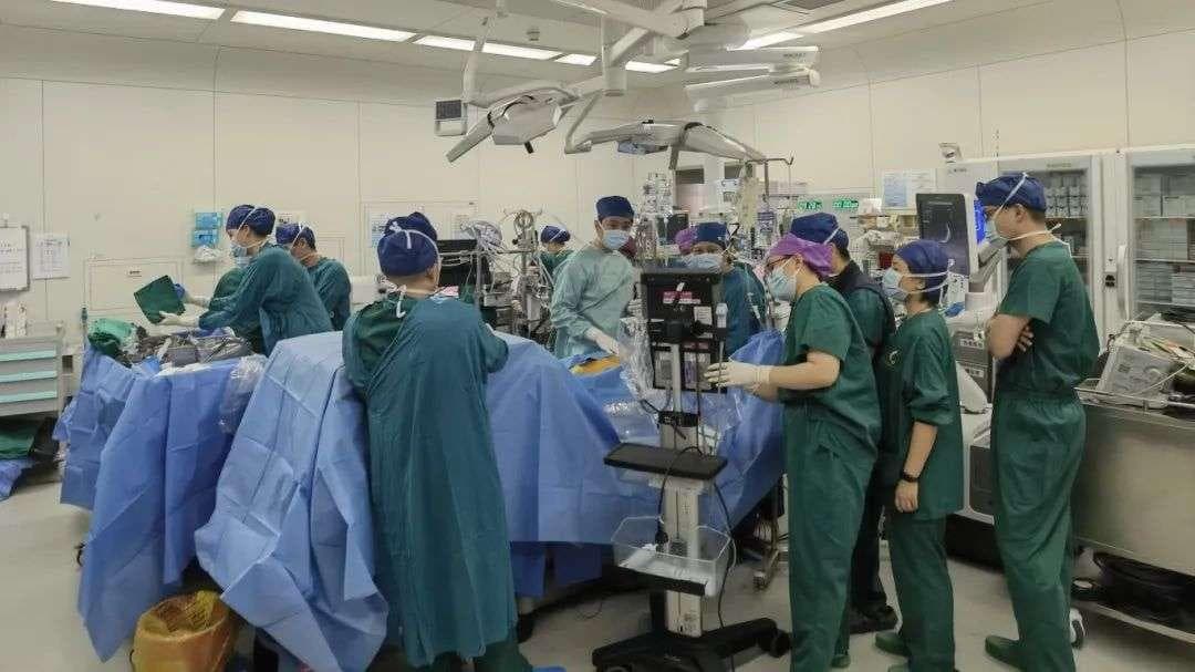 50cm长肿瘤从腹腔爬到心脏，多学科专家团队精准除瘤