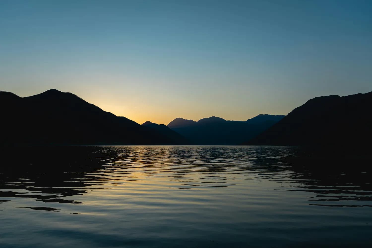 泸沽湖最佳拍摄地推荐：女神湾夕照与情人滩花海