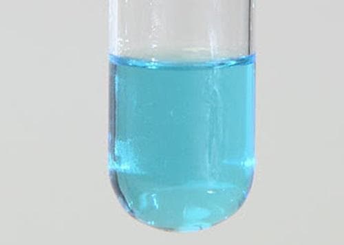 硫酸铜溶液为何是蓝色的？如何配制？