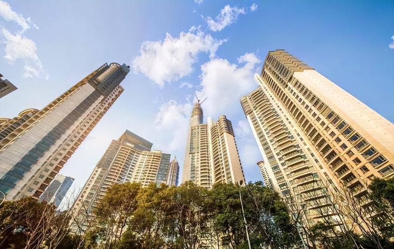 2025年房地产市场三大趋势：房产税、保障房与拆迁潮