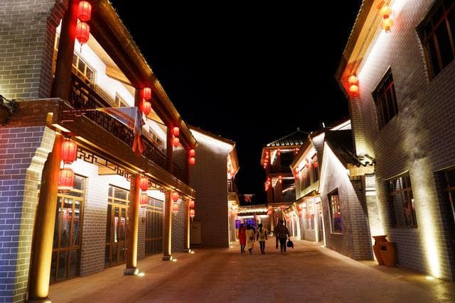 承德丰宁美食：满族八大碗与独特采摘式烤全羊
