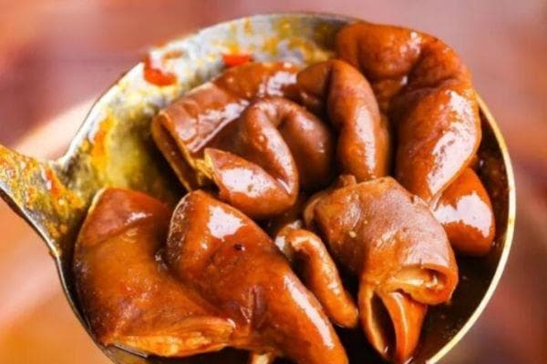 卤猪肠制作详解：两步去腥法让口感更佳