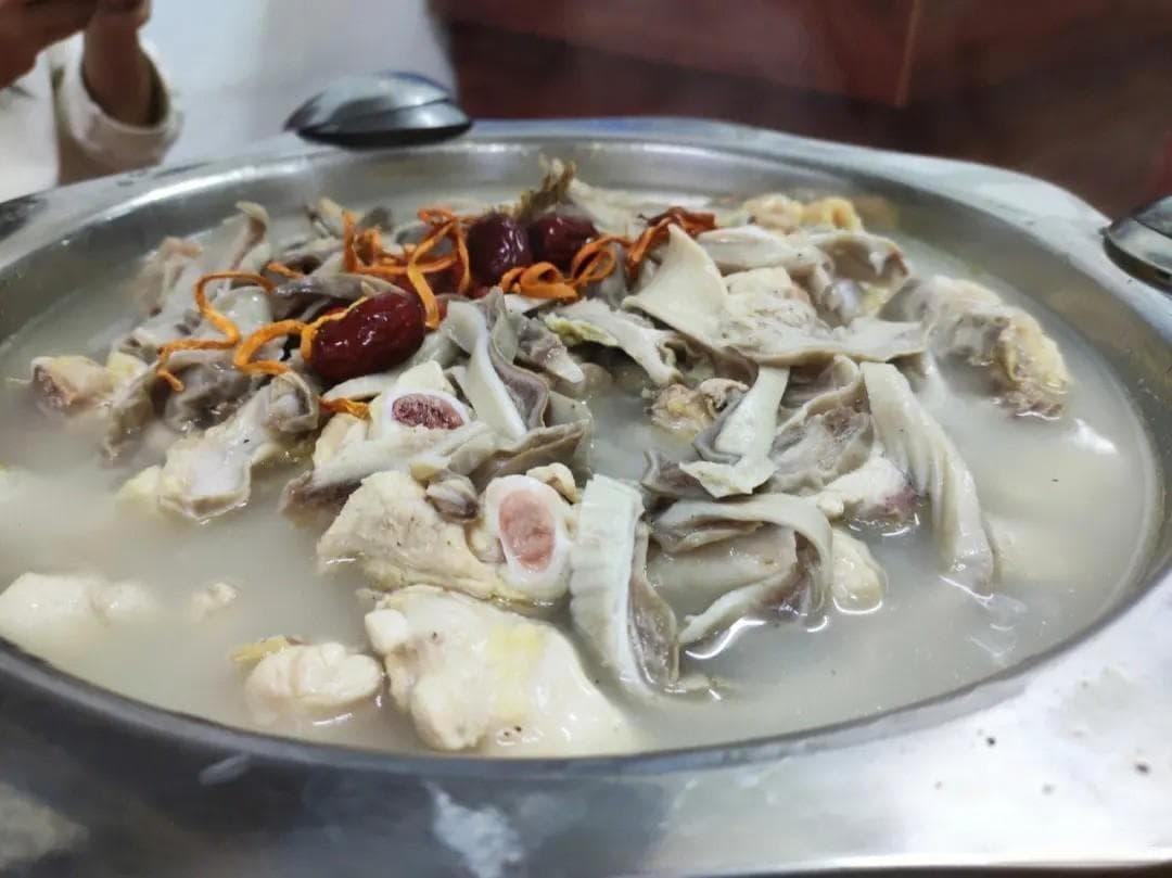 猪肚鸡滋补养生，家宴上的美味佳肴