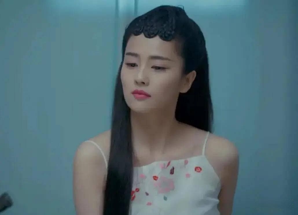 2024年白鹿凭《长月烬明》等剧崛起，获三级演员职称