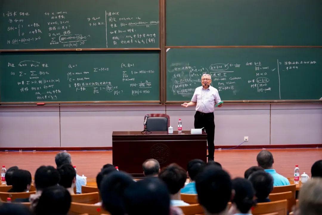华裔数学家张益唐与偶像陈景润之子首次会面