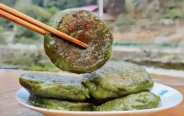 蒿子粑粑：传统美食的制作与文化