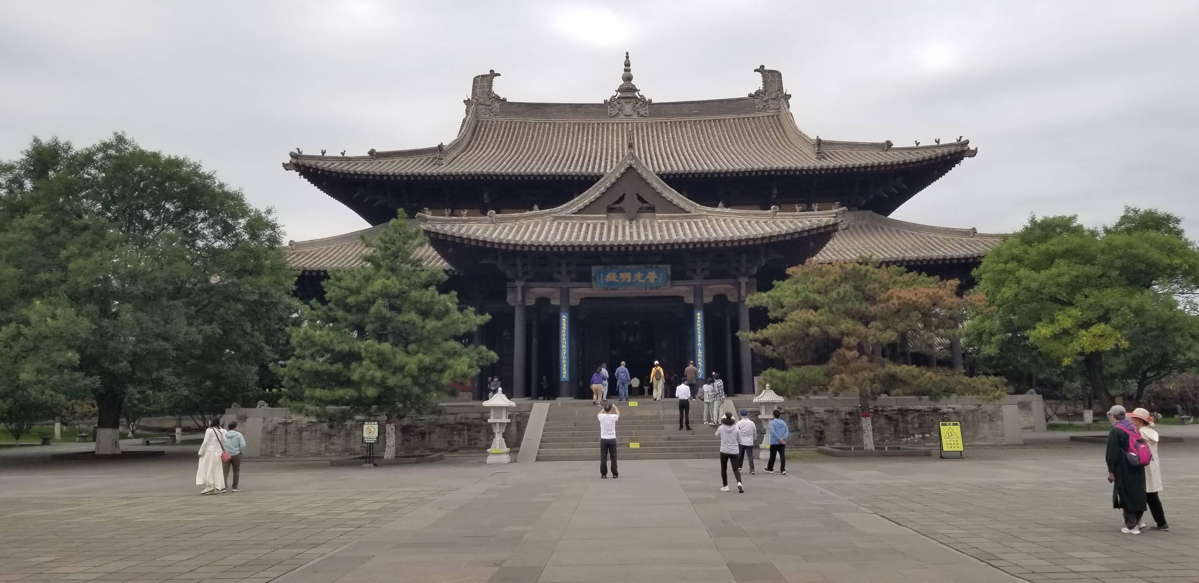 始建于1062年，华严寺拥有中国最大辽代殿堂和唯一辽代壁藏