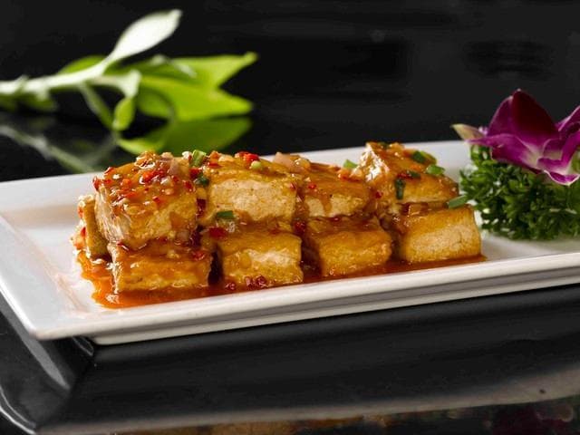 煎豆腐，不要直接放油！多加1步，豆腐不碎、不粘锅！