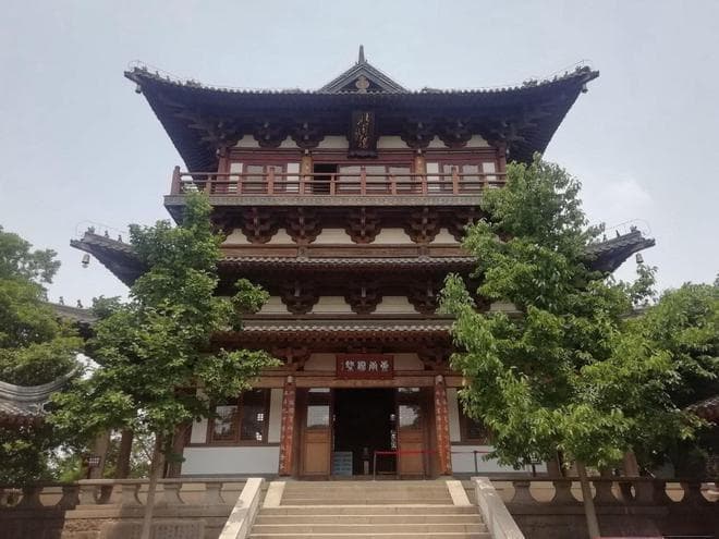 永遇乐·京口北固亭怀古：辛弃疾的忧国之思与历史批判