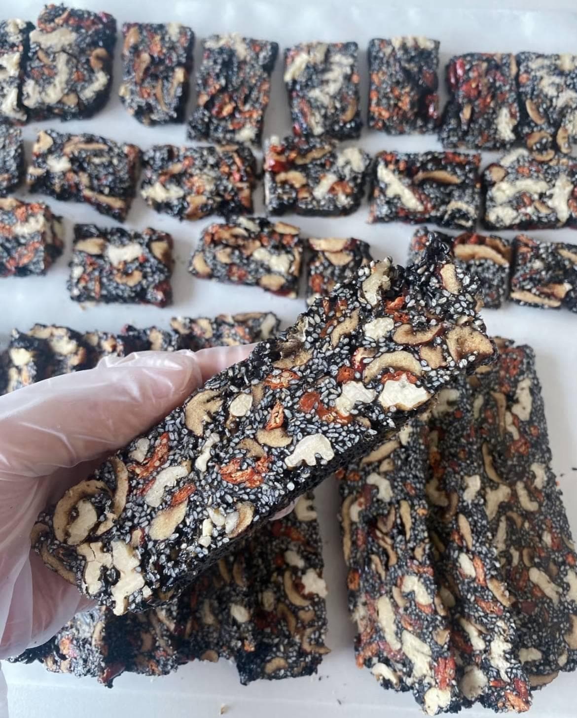 自制红枣核桃黑芝麻糕：营养美味的健康甜点
