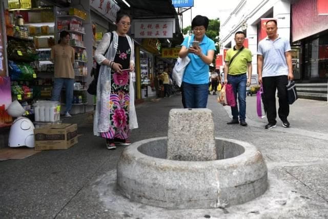 中英街：“一街两制”见证百年沧桑巨变