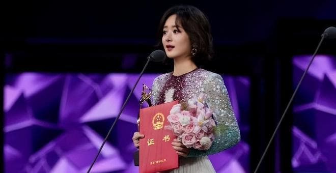 2024赵丽颖连获飞天金鹰双奖，坚韧精神助其登顶视后